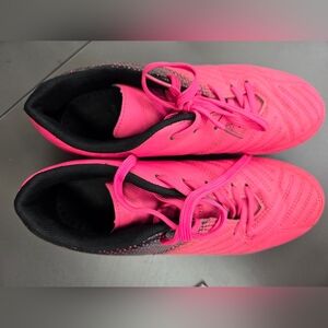 Pre-Loved // Girls Soccer Cleats // Size 5